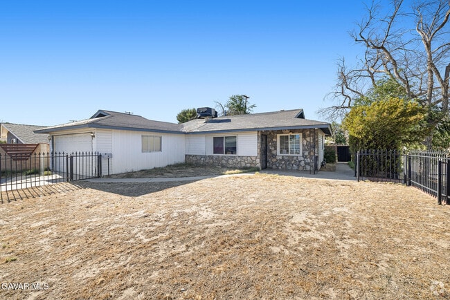 Building Photo - 639 E Ovington St Rental