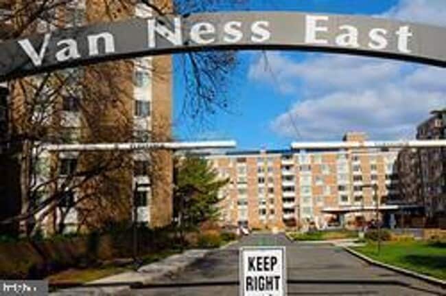 Building Photo - Great Location- One Bedroom Condo in Washi...