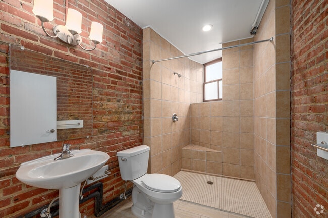 1BD, 1BA - 612SF - Bathroom
