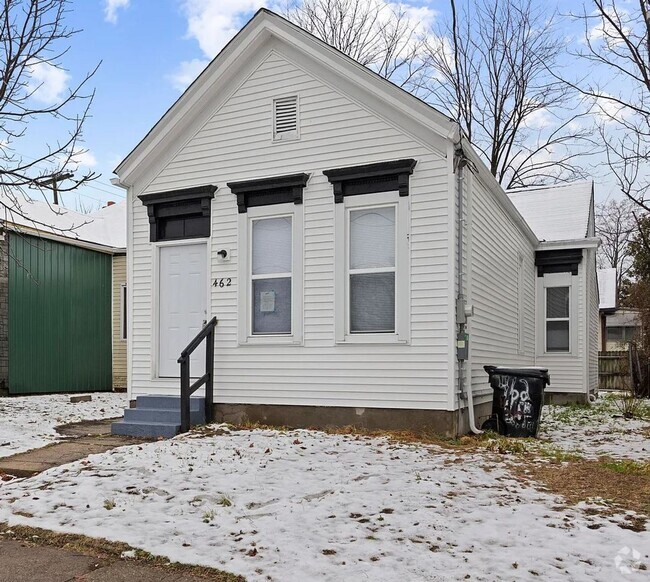 Building Photo - Renovated Three bedroom House! WON'T LAST!