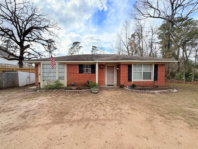 Building Photo - 14790 Cypress Dr
