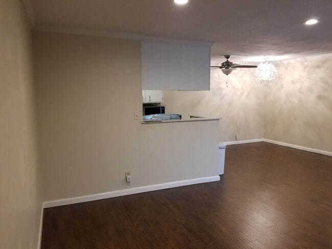 Photo - Three Bedroom 2 Bath Condo for Rent at Sig... Unit 318