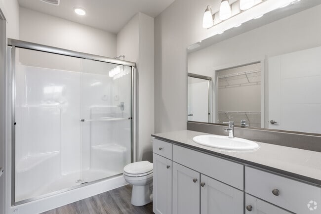 2BR, 2BA - 1,045 SF