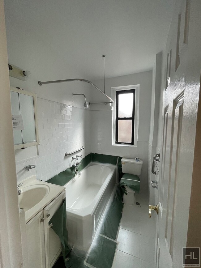 Photo - BROADWAY Unit 4C