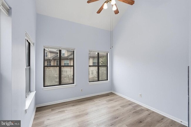 Building Photo - 13405 Shady Knoll Dr Unit 109