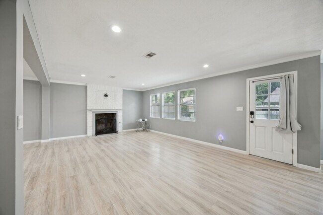 Photo - 553 Cane River Ln