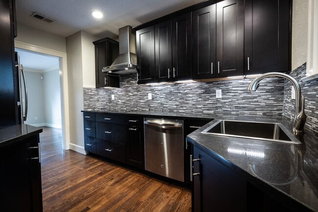 Photo - 49SW1105 Unit 49SW1107U