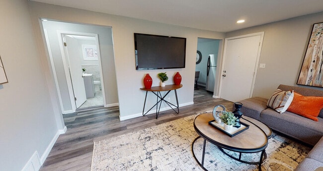 Photo - 120 Crippen Pl