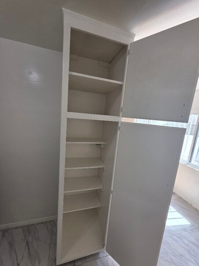 Photo - 1 BD 1 BA CONDO IN DOWNTOWN LONG BEACH Unit 11