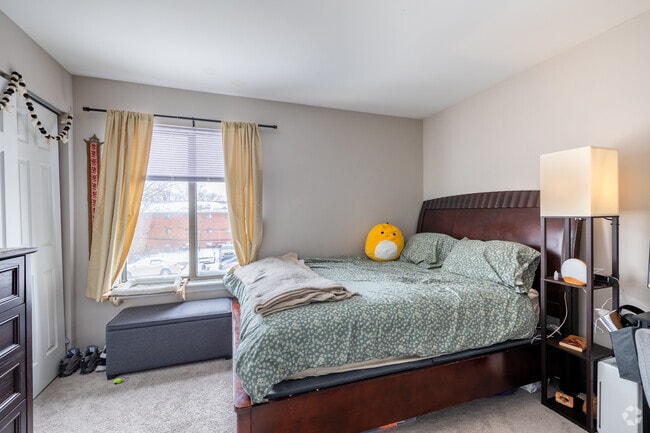 3BD, 2BA - 950SF - Third Bedroom