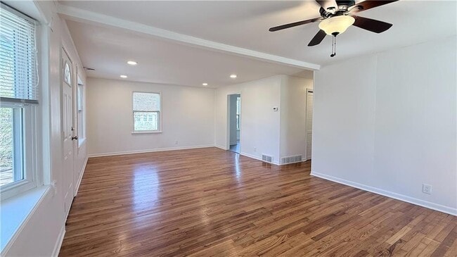 Photo - 7601 Foster St