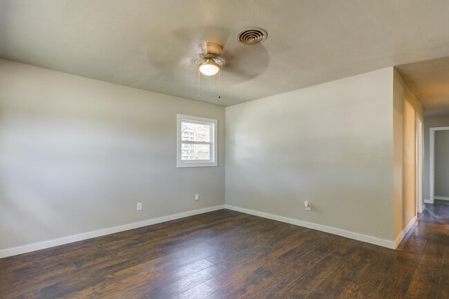 Photo - 1702 E 2nd St