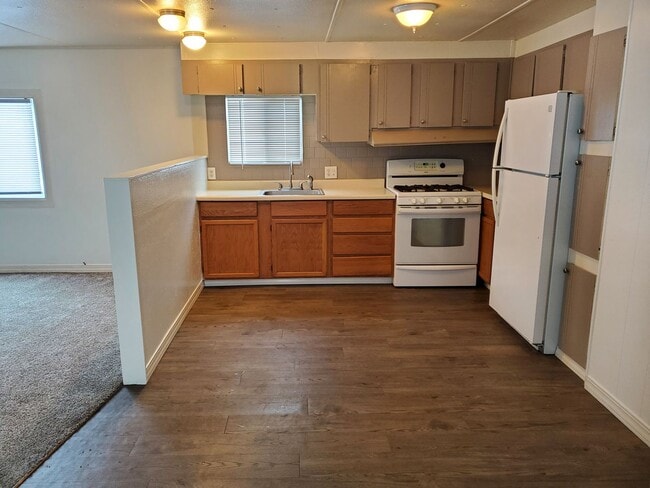 Photo - 2709 E L Ave