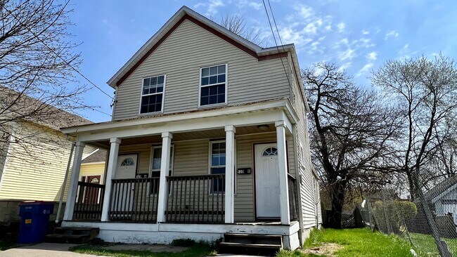 Building Photo - 520 Henry Ave SE Unit Apt B