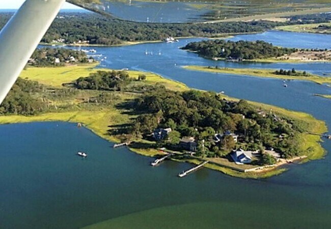 Photo - 105 W Neck Point Rd