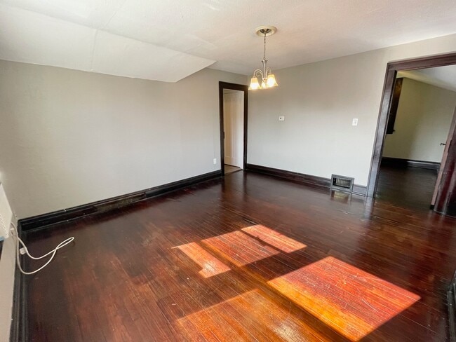 Photo - 603 Mill St