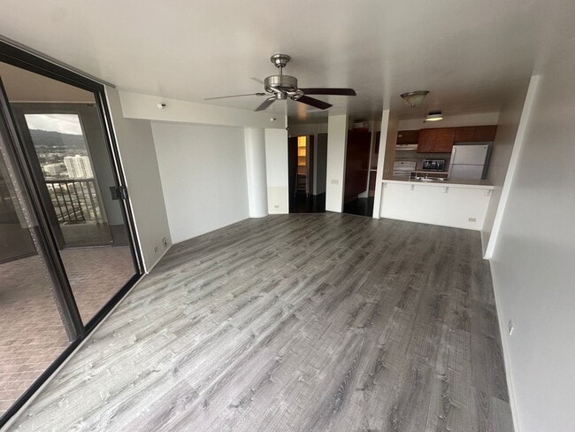 Building Photo - **PET FREINDLY** 2 BD / 1 BA Unit in Honolulu!