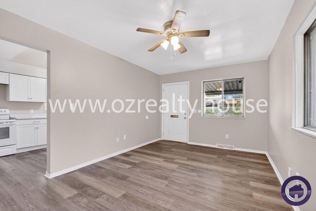 Photo - 732 Coyne Ave