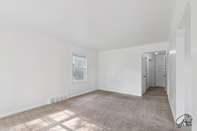 Photo - 3 Bedroom - 1 Bath- $1,150.00