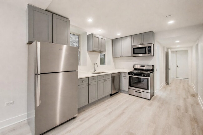 Photo - 1437 W Oakdale Ave Unit G