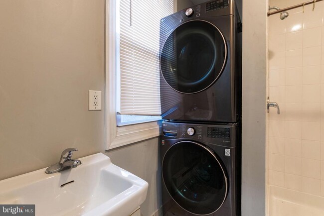 Photo - 3943 Terrace St