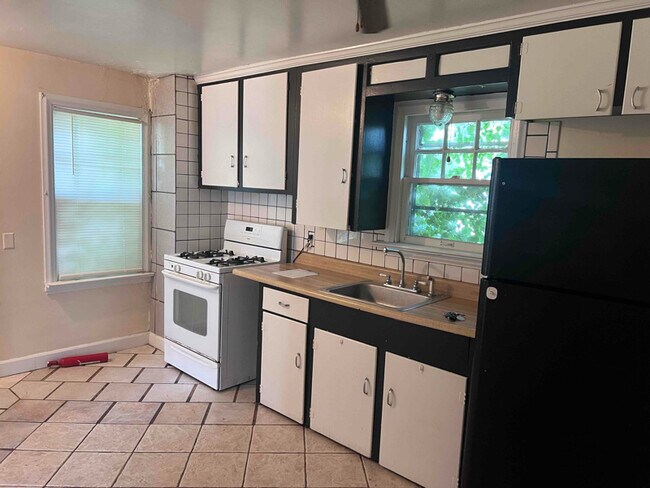 Photo - 715 W 9th St House