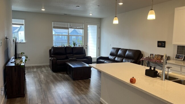 Photo - 6964 Merseyside Ln