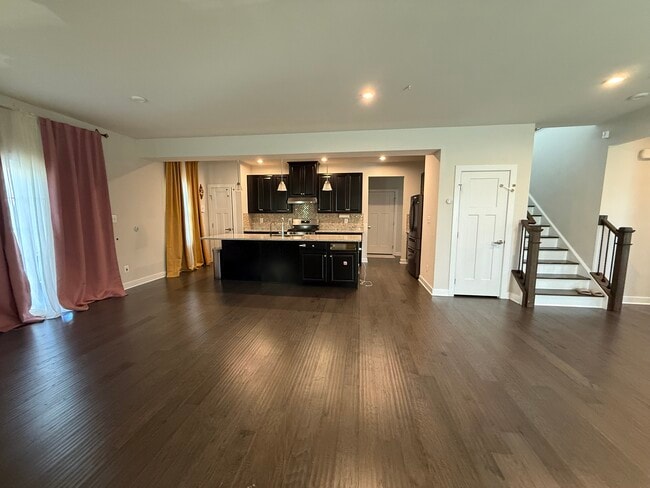 Photo - 440 Tree of Heaven Way