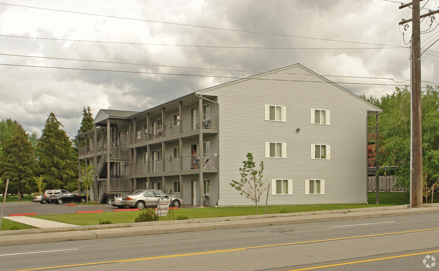 Valley Green Apartments - Valley Green Apartments