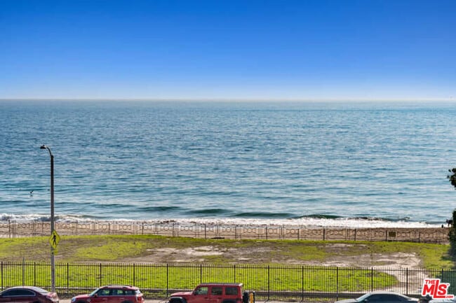 Building Photo - 22609 Pacific Coast Hwy Unit 1/2 Rental
