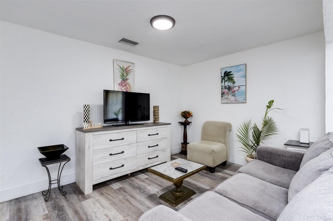 Photo - 508 NW 8th Ave