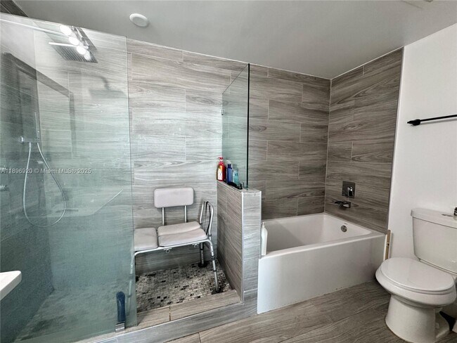 Photo - 6580 Indian Creek Dr Unit 404