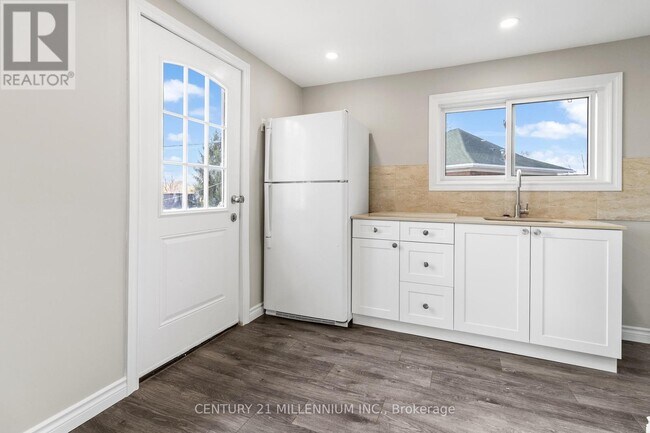 Photo - 1424 Beaverdams Rd Unité Upper