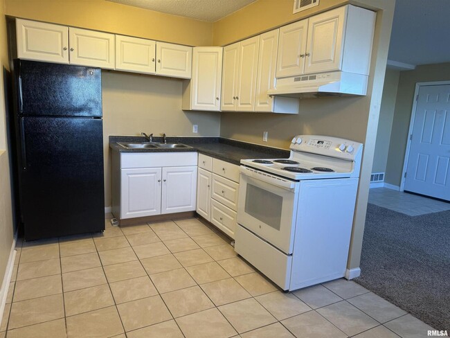 Photo - 415 W Cedar Ln Dr