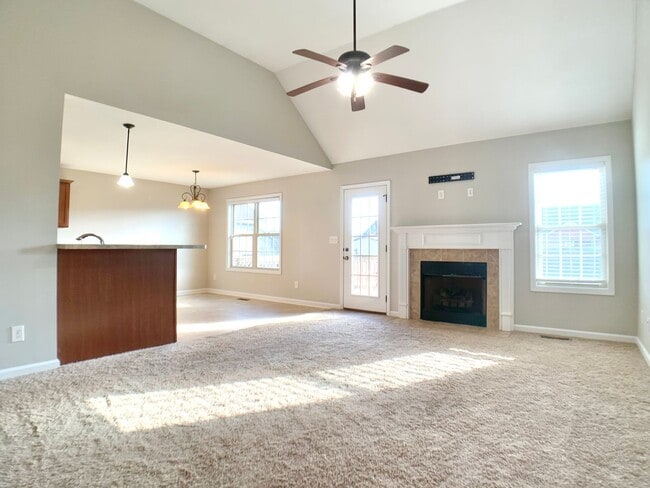 Photo - 842 Shelton Cir