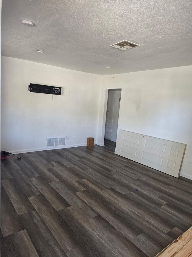 1225 Castaic Ave