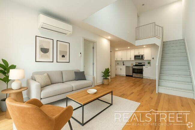 Building Photo - Penthouse 2BR/2BA with Private Roof Deck, ... Unit PHB