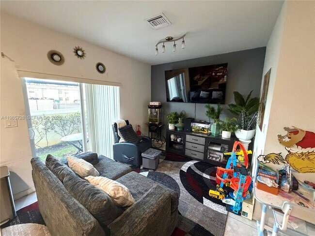 Photo - 5420 SW 13th Ct