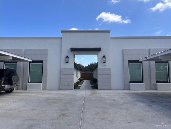 Building Photo - 1102 Sugar Gdn Dr Unit 3 Rental