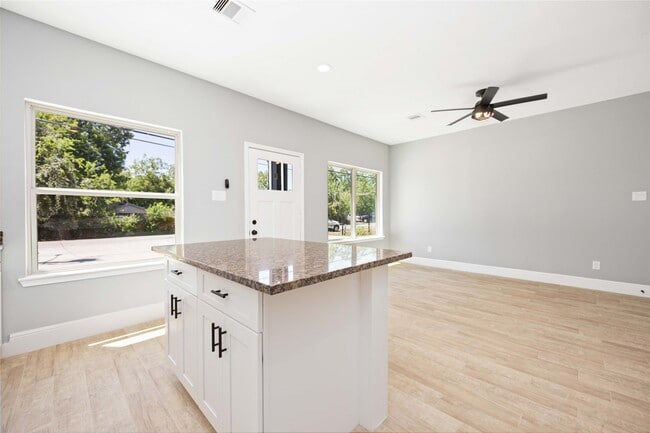 Photo - 4651 Mallow St