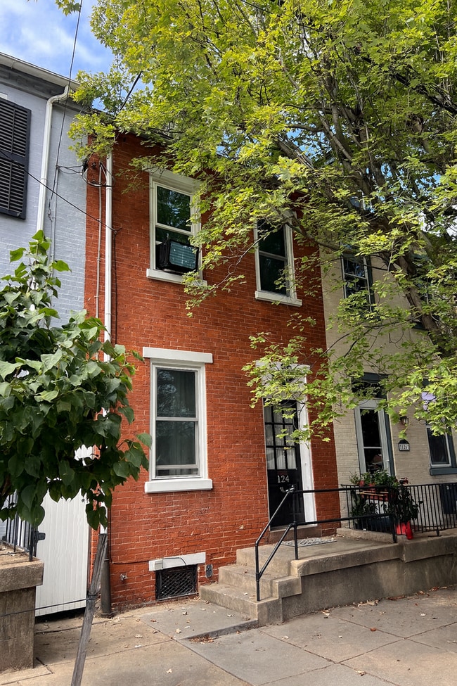 Building Photo - Charming 2 Bedroom Townhome in Prime Lanca...