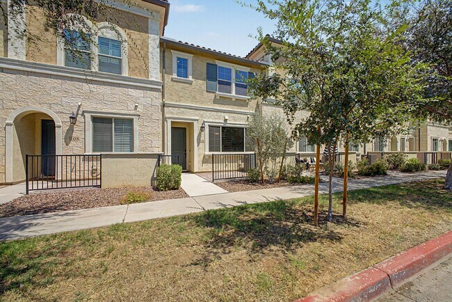 Photo - 1917 E Hampton Ln