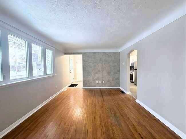 Photo - 22 E 44th St Unit 1