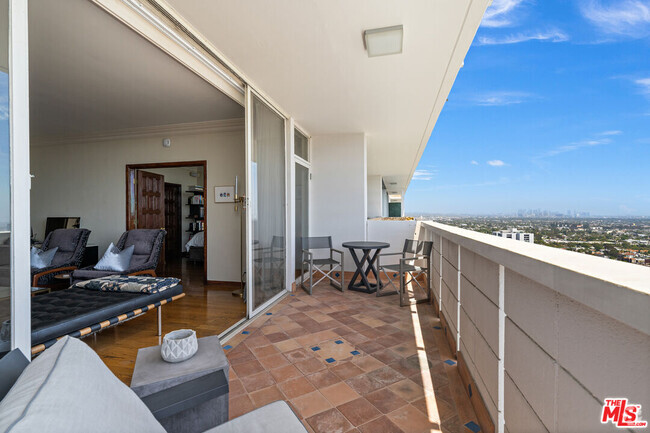 Building Photo - 8787 Shoreham Dr Unit 1210 Rental