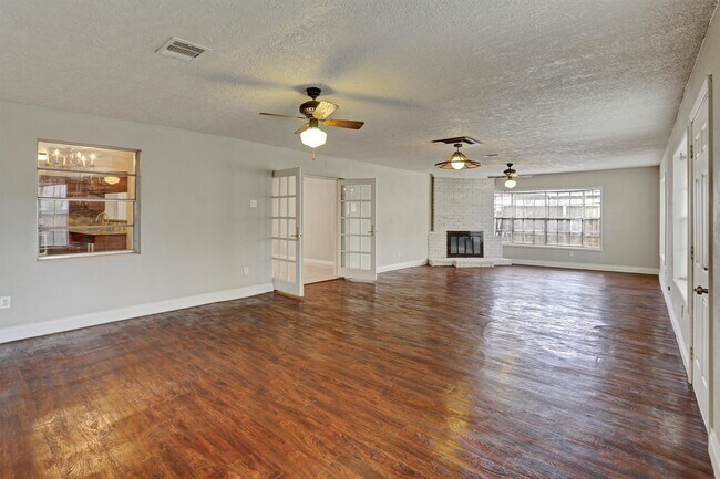 6131 Tiffany Dr