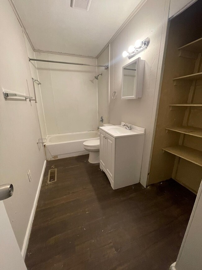 Photo - 1474 Elaine St