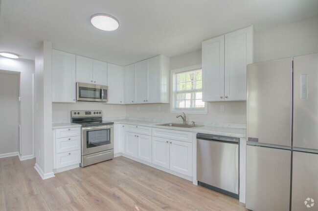 Building Photo - Remodeled 2BR Townhome in Spring Hill