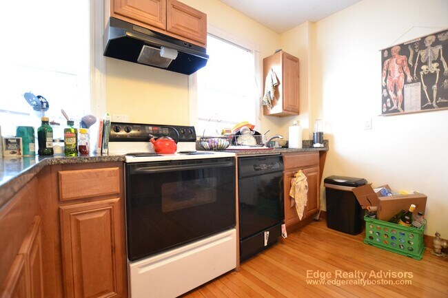 Photo - 331 Faneuil St