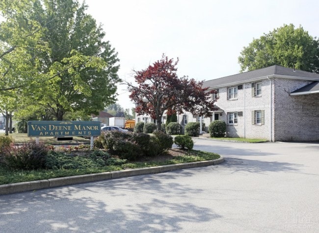 Photo - Van Deene Manor