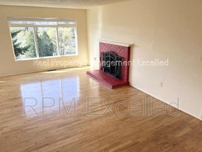 Photo - 5631 16th Ave SW